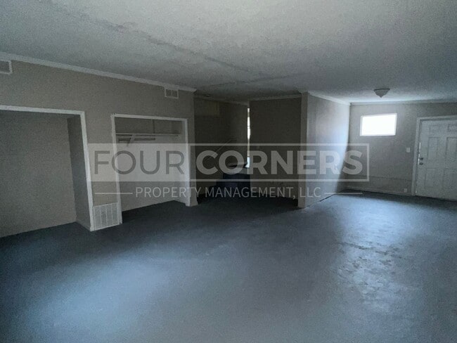 Building Photo - Spacious 3 Bedroom 1.5 Bath House