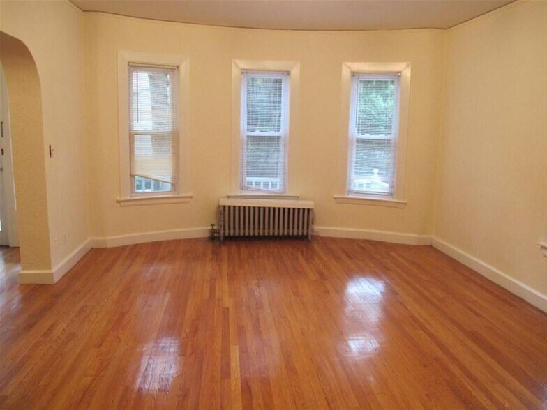 Building Photo - 1 Langdon Sq