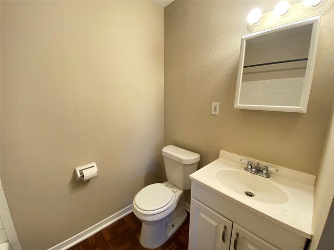 Building Photo - 3024 Elgin St