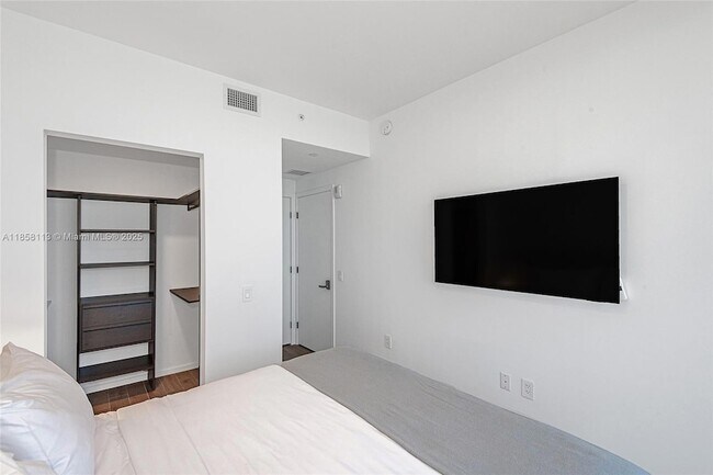 Building Photo - 398 NE 5th St