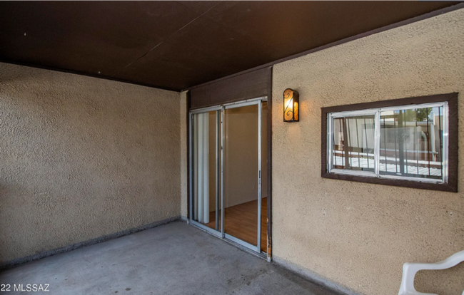Building Photo - Sun-Drenched 2BR Oasis | Prime Central Tucson Location