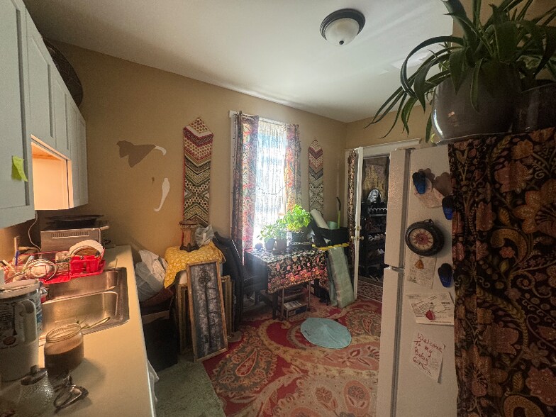 Primary Photo - 112 W Cook Ave