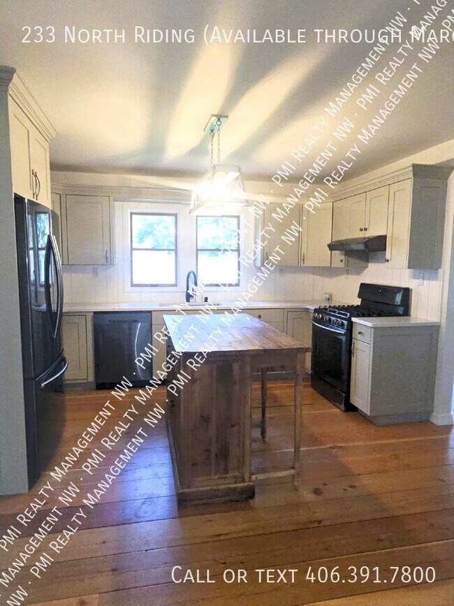 Building Photo - 233 N Riding