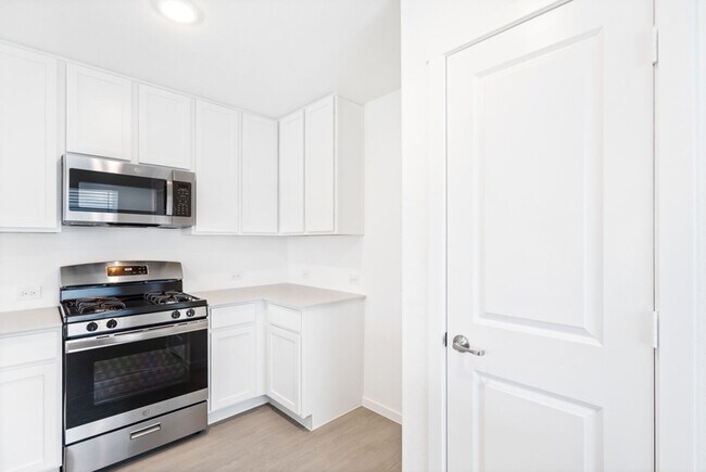 Building Photo - 3 Bedroom/2 Bath Vida Subdivision