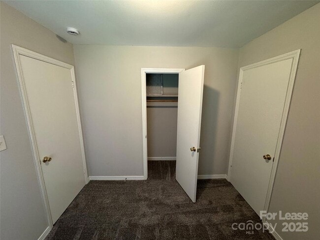 Building Photo - 2116 Finchley Dr