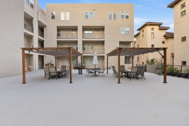 Building Photo - 4819 Caroline St