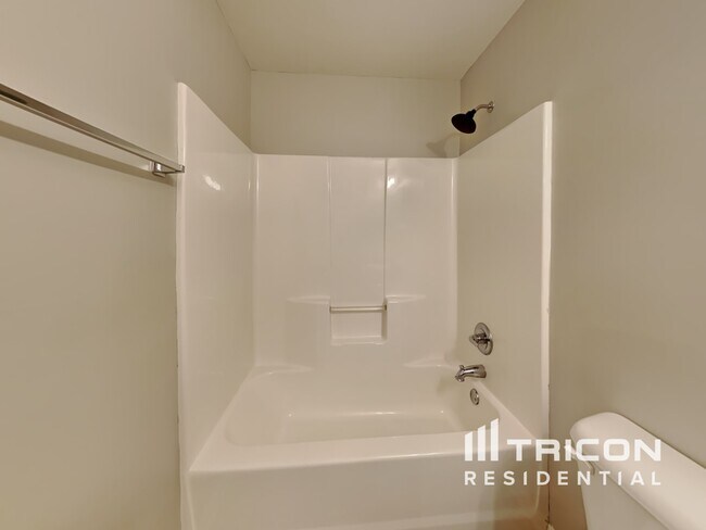 Building Photo - 127 Bethany Manor Dr