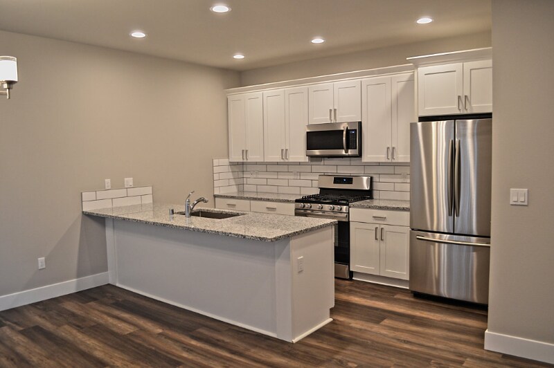 Building Photo - 6911 Lennon Ln NE