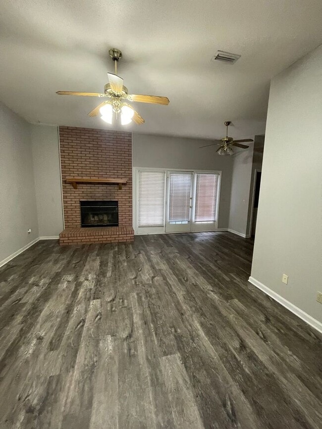 Building Photo - The Woodlands