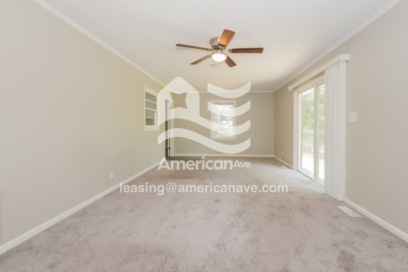 Building Photo - 3215 Commodore Dr