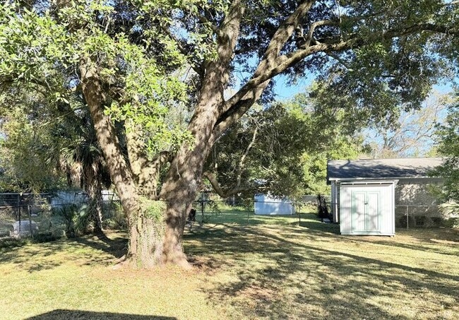 Building Photo - 1804 Doctor M.L.K. Jr Dr