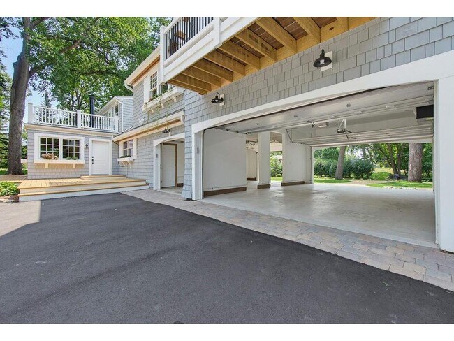 Building Photo - 2615 Shadywood Rd