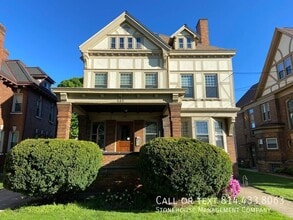 Building Photo - 446 W 10th St