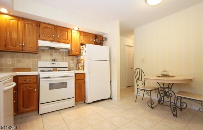 Building Photo - 25 Heritage Dr