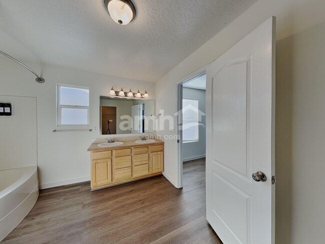 Building Photo - 2543 N Greenville Ave