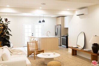 Building Photo - 1409 N De Longpre Ave