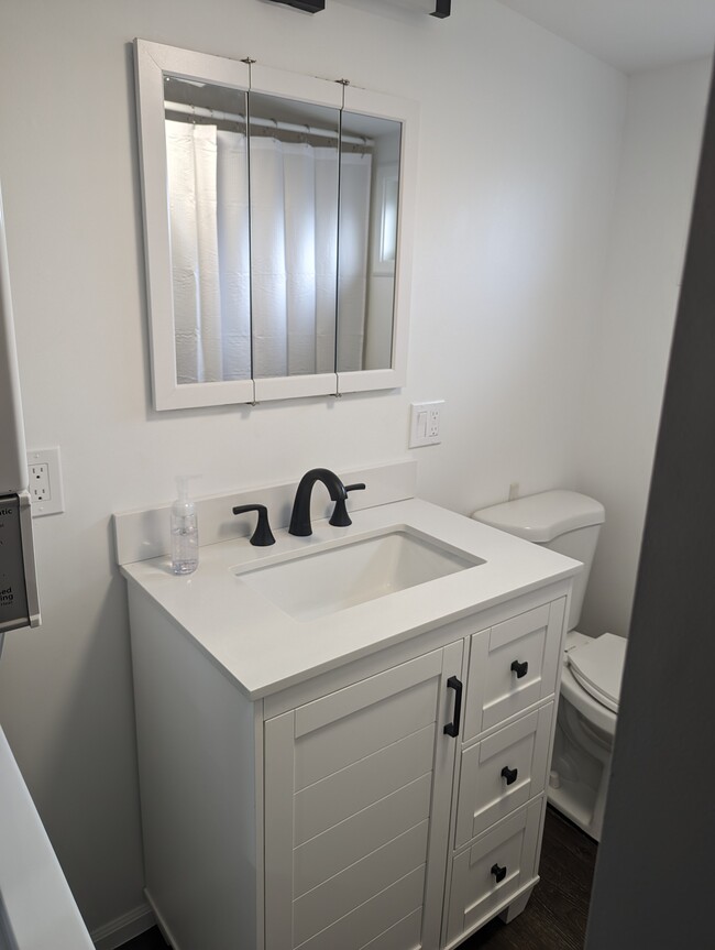 Fresh vanity - 422 5th Ave SE