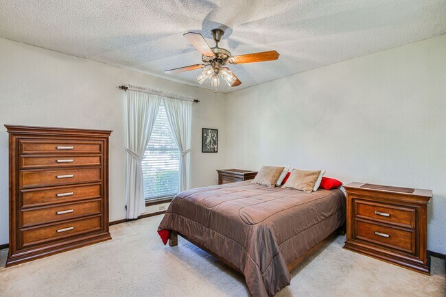 Building Photo - Beautiful 1-story southwestern-style home in west El Paso