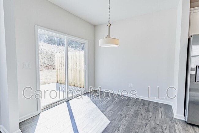 Building Photo - 221 Stone Fruit Ct