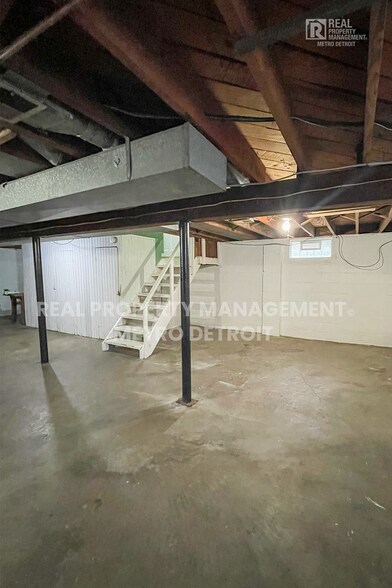 Building Photo - 823 E Second St