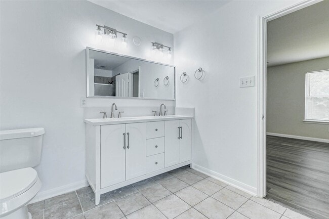 Building Photo - 7027 Parkford Meadow Dr