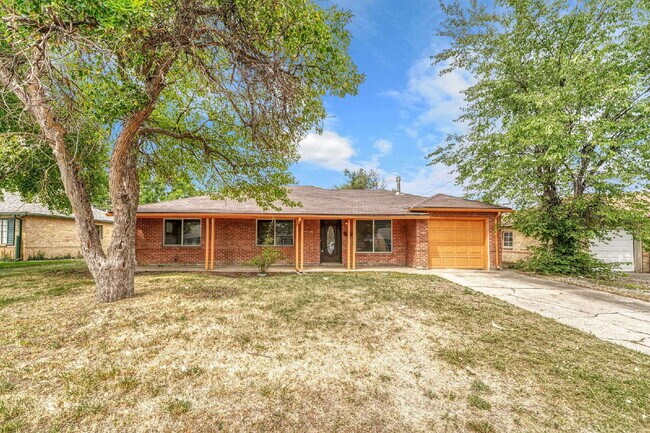 Building Photo - $2,295.00 - 3 Bedrooms, 2 Bathrooms, Singl...