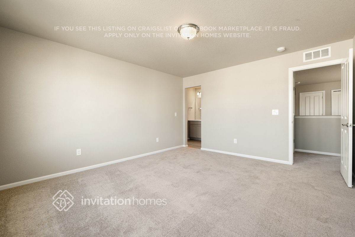 Building Photo - 11216 House Finch Ln