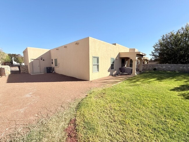 Building Photo - 5703 Ireland Dr