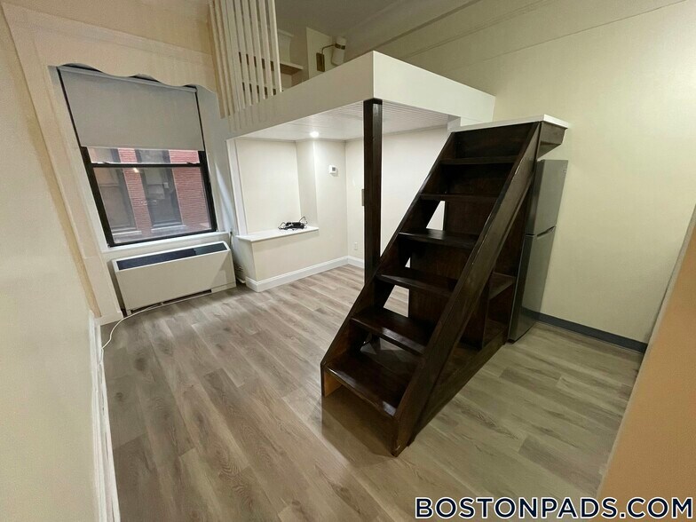 Building Photo - 62 Boylston St