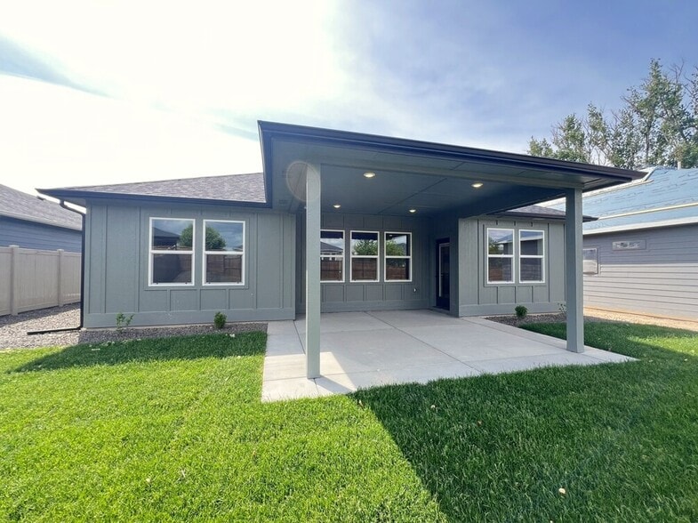 Building Photo - 2300 S Hurd Ave