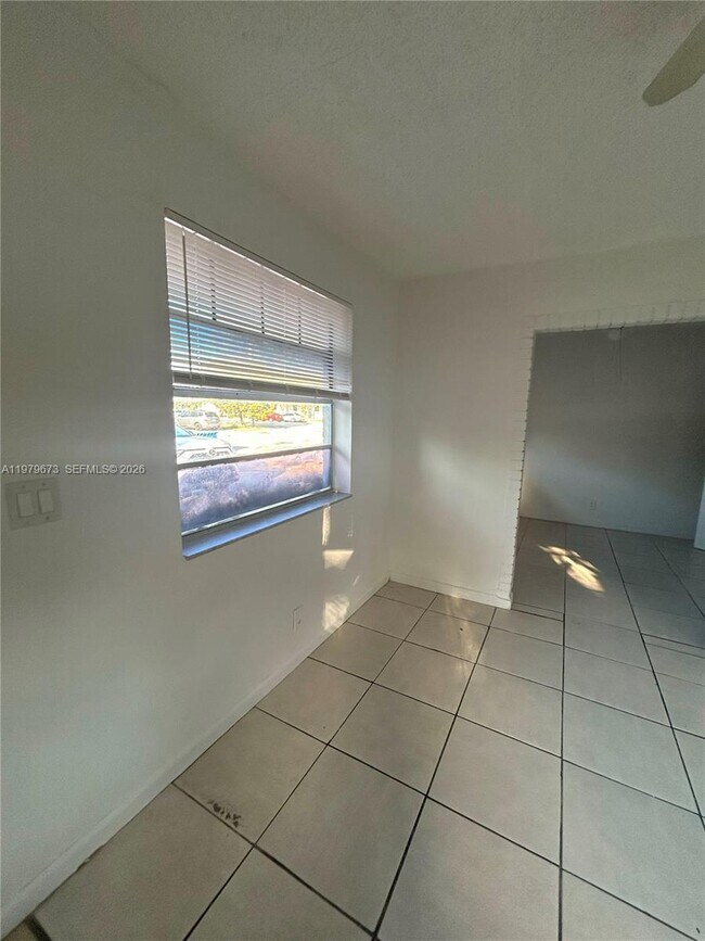 Building Photo - 1045 N Andrews Ave