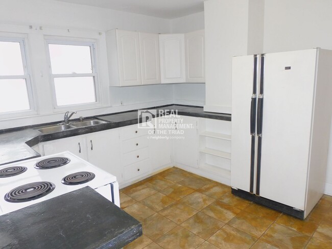 Building Photo - **MOVE IN SPECIAL** Quaint 2 Bed / 1 Bath ...