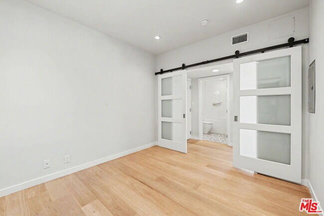 Building Photo - 1021 Westmount Dr