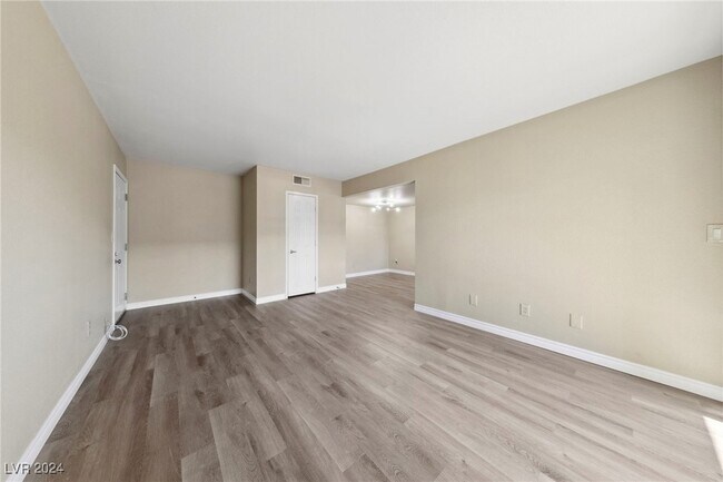 Building Photo - 4921 Indian River Dr