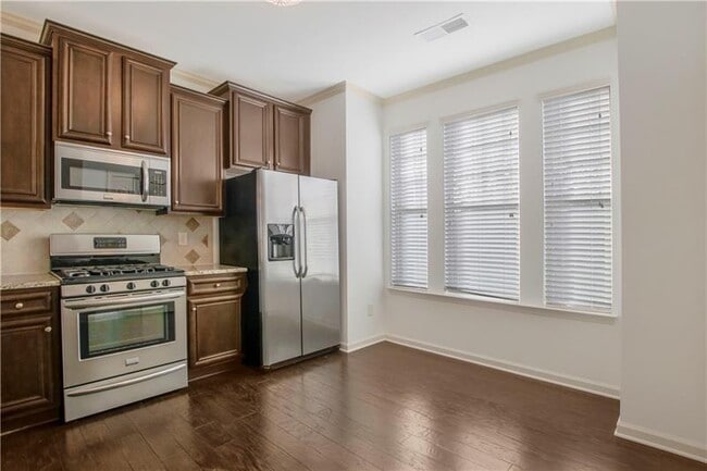 Building Photo - 3382 Vintage Cir SE