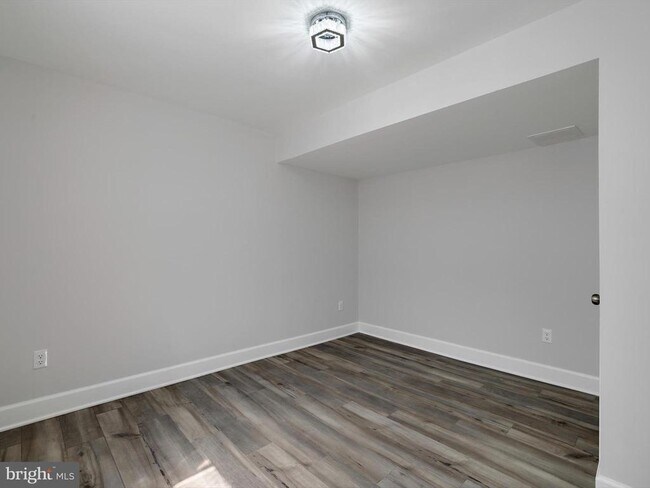 Building Photo - 4502 Elmwood Rd
