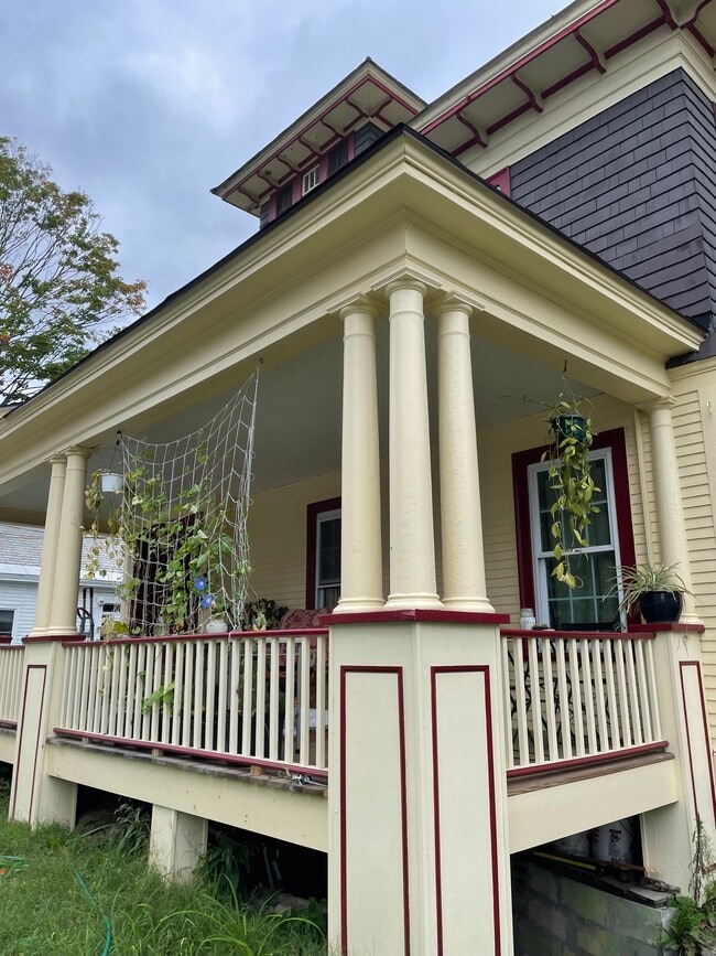 Front Porch w. Morning Glories - 81 Green St