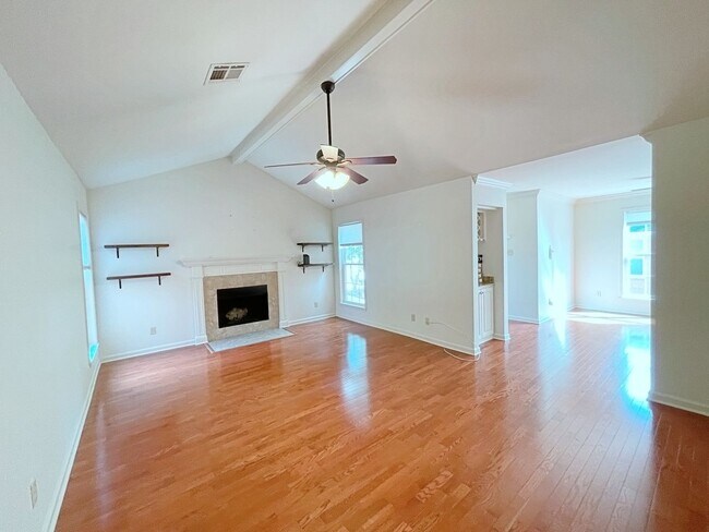 Building Photo - 3 Bedroom Condo Located off Jefferson Hwy ...