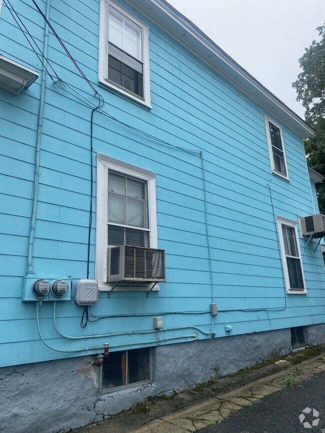 Building Photo - 39 Saint James St