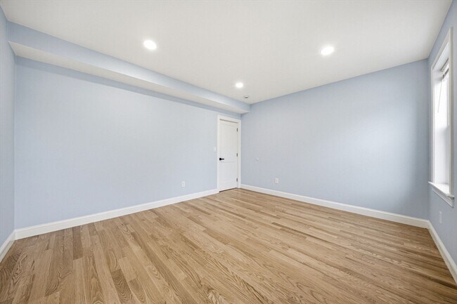 Building Photo - 9 Logan Ave