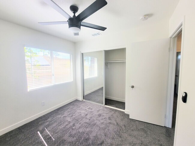 Building Photo - Gorgeous Paloma Del Sol Home - Newer paint...