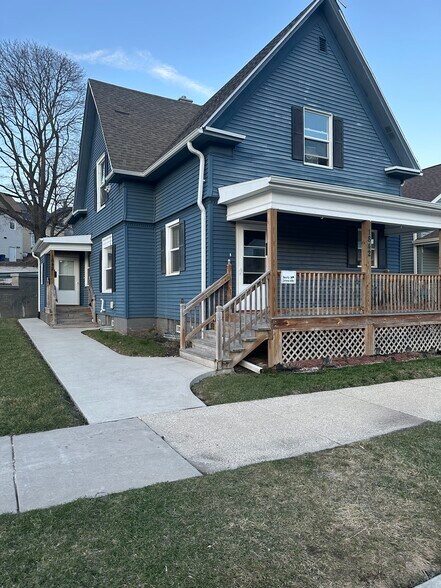 Building Photo - 1842 Roe Ave