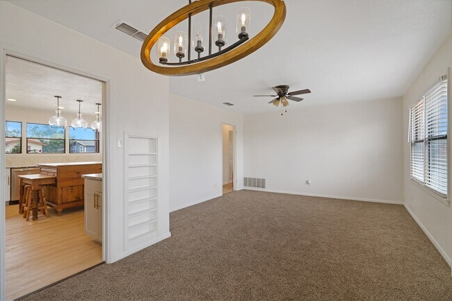 Building Photo - 1402 E 21st St