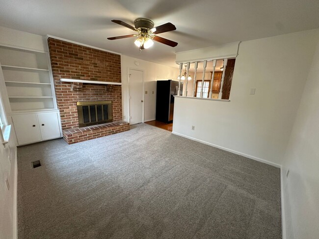 Building Photo - Beautiful apartment in Concord area! Half ...