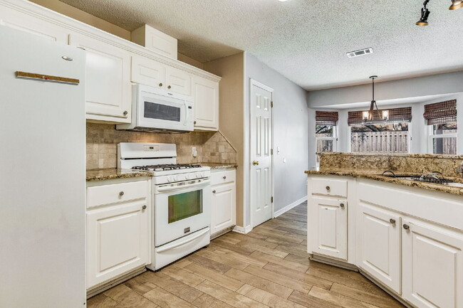 Building Photo - Welcome to your dream home! This stunning 4-bedroom, 3-bathroom residence is perfectly situated n...