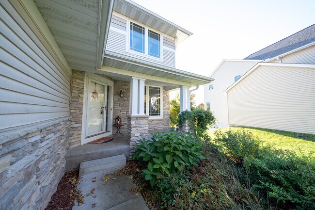Building Photo - 1838 Penstemon Ln