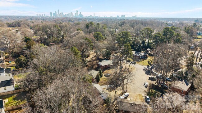 Building Photo - 801 Davenport St