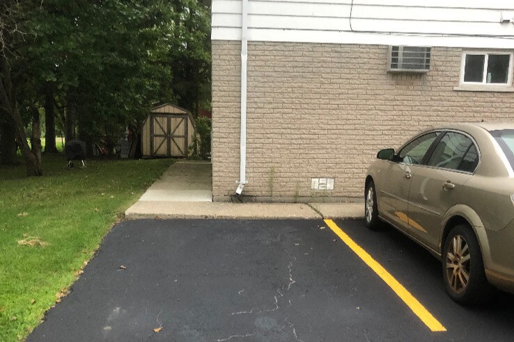 Parking spot - 73481 Fulton St