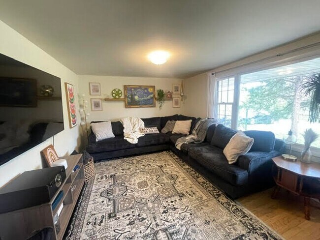 Building Photo - 3840 E 10th St