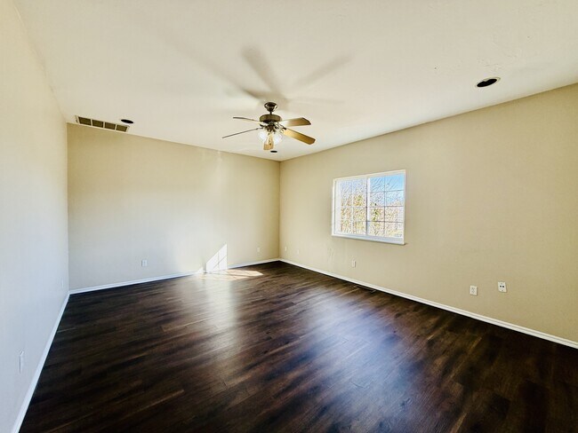 Building Photo - 408 Sterling Pointe Way